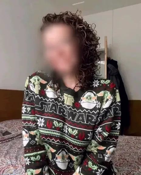 Chiara, 33