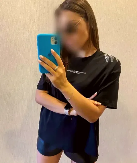 Greta, 27