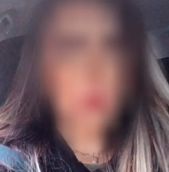 Julia, 39