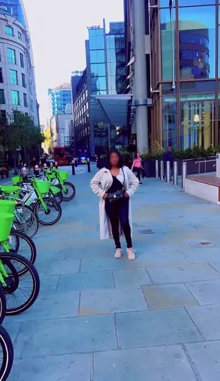 Simone, 33