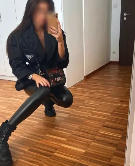 Sina, 36